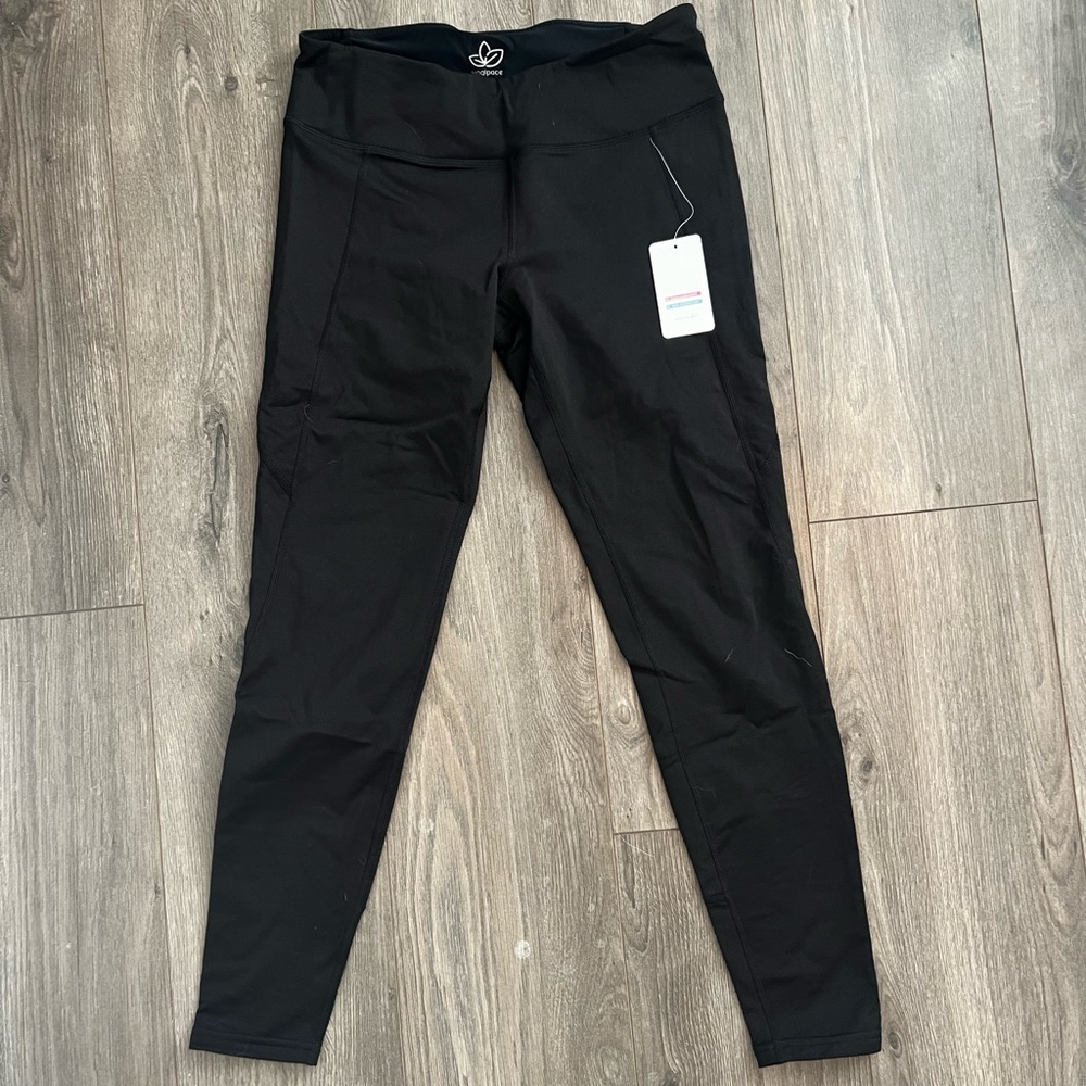 Black yoga leggings